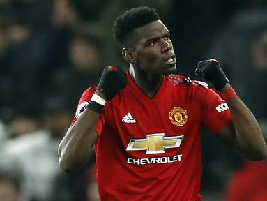 Gelandang Manchester United, Paul Pogba, melakukan selebrasi usai membobol gawang Brighton and Hove Albion pada laga Premier League di Stadion Old Trafford, Sabtu (19/1). Manchester United menang 2-1 atas Brighton and Hove Albion. (AP/Martin Rickett)