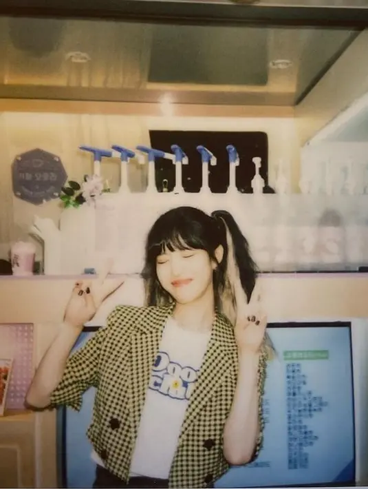 Ia memulai debut aktingnya di tahun 2017 lewat Drama Stage: History of Walking Upright. (Foto: Instagram/hazzisss)