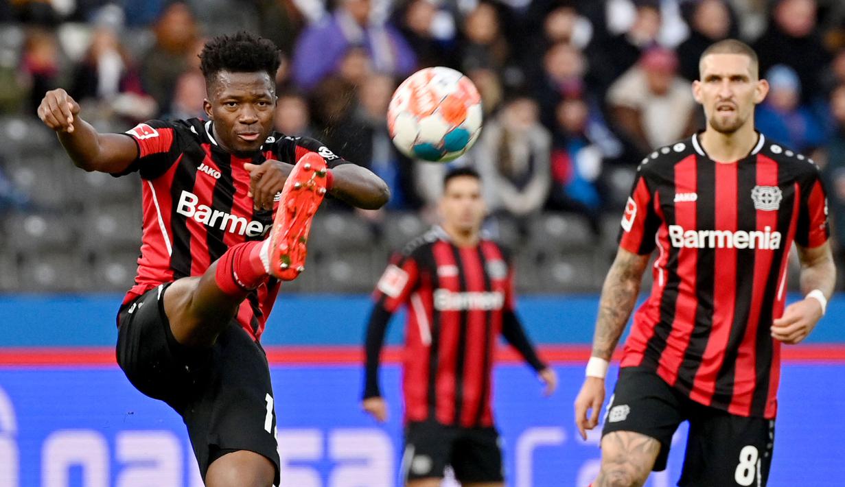 Edmond Tapsoba tampil menawan dan menjadi sosok yang tidak tergantikan di lini belakang Leverkusen asuhan xabi Alonso. Sejauh ini, Tapsoba sudah memainkan 137 pertandingan dengan menyumbang lima gol dan dua assist (AFP/John Macdougall)