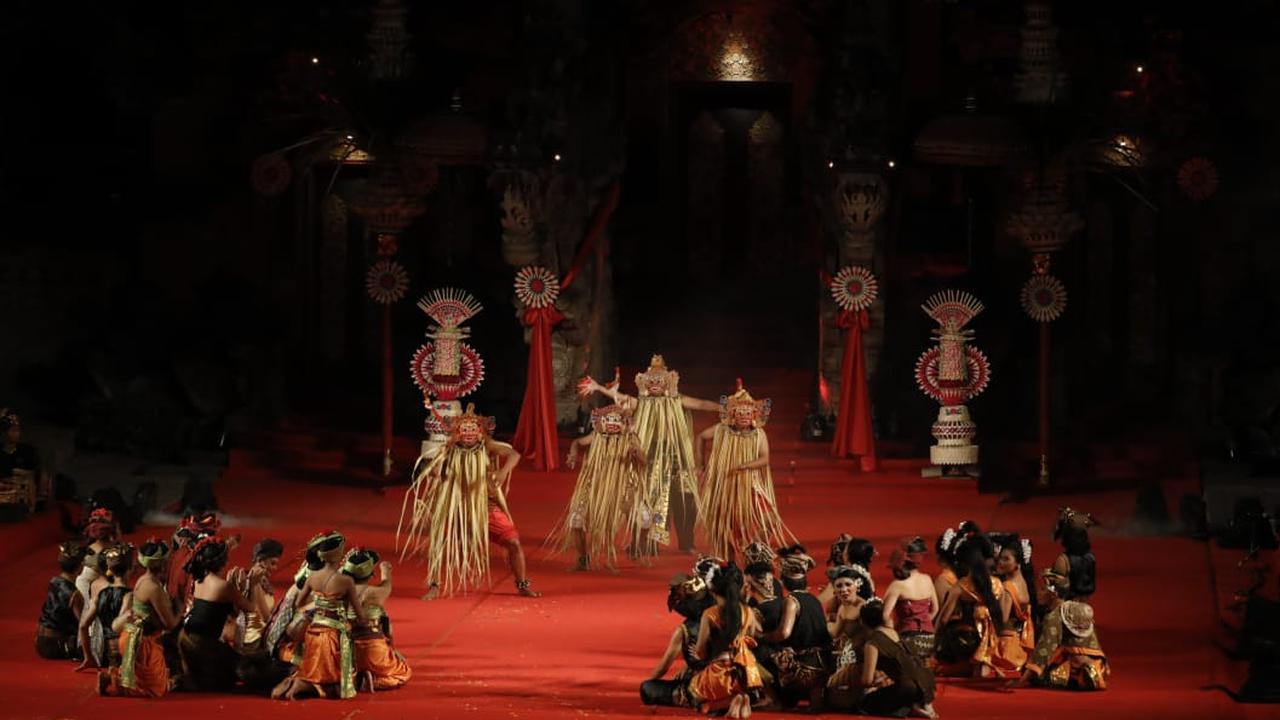 Tari Bali Padma Bhuwana