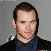 Model rambut pria ini cocok untuk Wajah Bulat. 