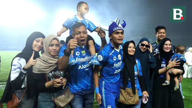 Foto: Manis Banget! Pemain Persib Bandung Rayakan Kesuksesan Bareng Keluarga setelah Menang di Leg 1 BRI Liga 1 2023/2024
