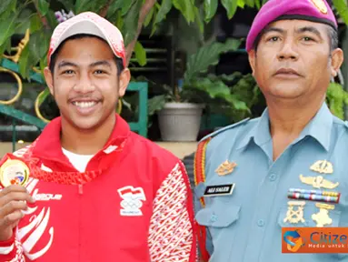 Citizen6, Surabaya: Orang tua Luthfi Niko Abdilah, Serka Marinir Ali Soleh merasa bangga atas prestasi yang di raih putranya. Selain itu ia juga mengajarkan anak-anaknya untuk selalu disiplin dalam segala hal. (Pengirim: Budi Abdillah)