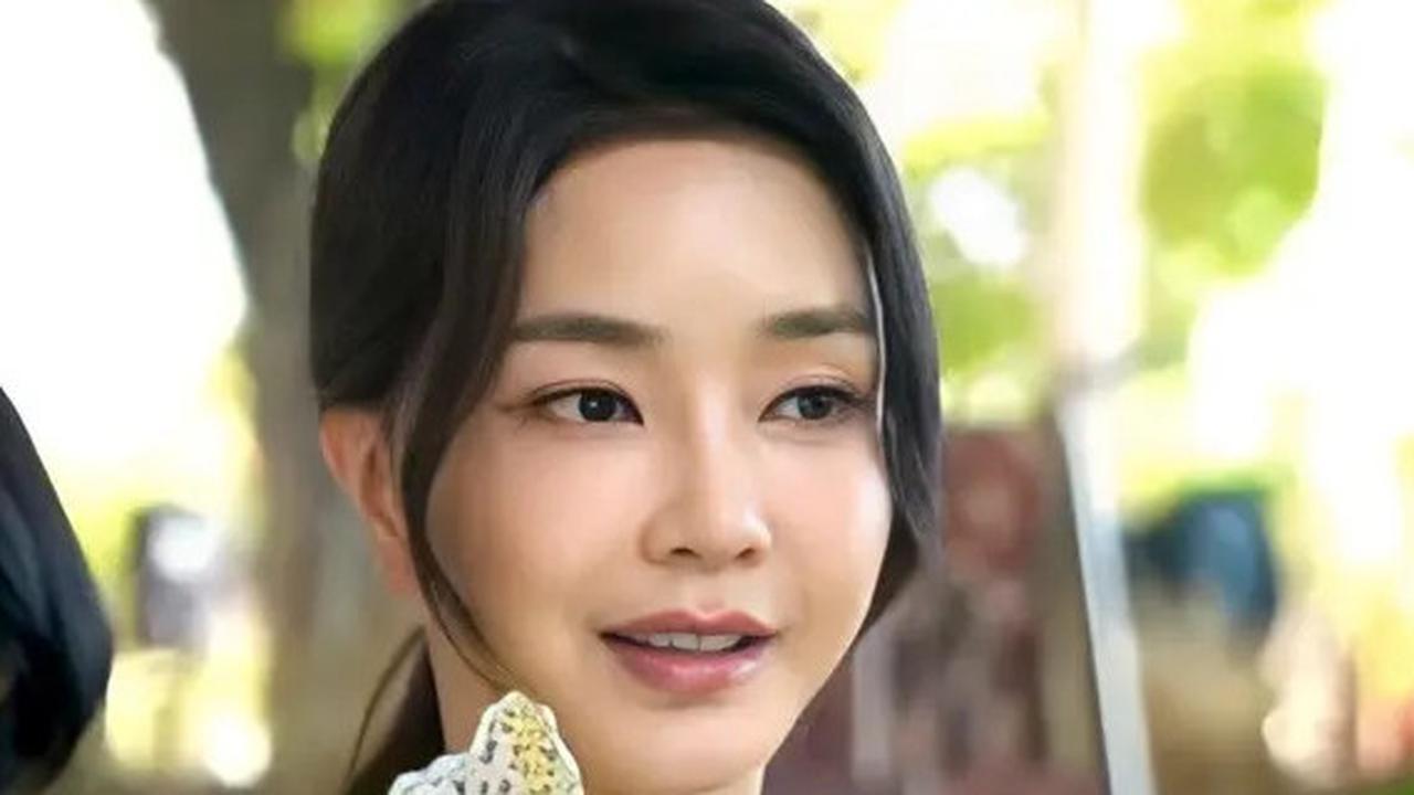 Universitas Kookmin Pertimbangkan Cabut Gelar Doktor Istri Presiden Yoon Seok Yeol