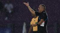 Ekspresi pelatih Borneo FC Samarinda, Fabio Lefundes saat mendampingi tim asuhannya bertandang ke markas Persik Kediri dalam laga pekan ke-30 BRI Super League 2025/2026 di Stadion Brawijaya, Kediri, Jawa Timur, Rabu (29/4/2026). (Dok. Borneo FC)