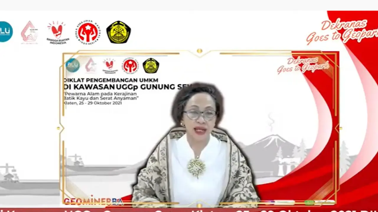 Penasihat Dharma Wanita Persatuan Kementerian ESDM Ratna Arifin Tasrif memberi sambutan secara virtual dalam acara Diklat Pengembangan UMKM di Kawasan UGGp Gunung Sewu, Senin (25/10/2021).