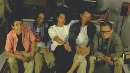 Grup Musik Aftersunset Buka Fase Baru Lewat 'Defensif' dan 'Kronologis', Ronny Budiman Jadi Vokalis