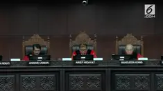 Mahkamah Konstitusi memutuskan pernikahan sekantor sah untuk dilakukan. Warganet banyak berkomentar mengenai putusan MK tersebut.