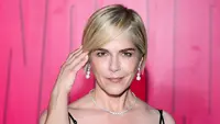 Selma Blair Ditangkap Usai Lakukan Penyerangan Terhadap Pramugari di Dalam Pesawat