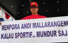 Tendang bola, Pong Harjatmo minta Andi Mallarangeng mundur