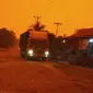 Potret Langit Merah di Jambi Akibat Kabut Asap, Siang Gelap Bak Malam Hari (sumber: Merdeka.com)