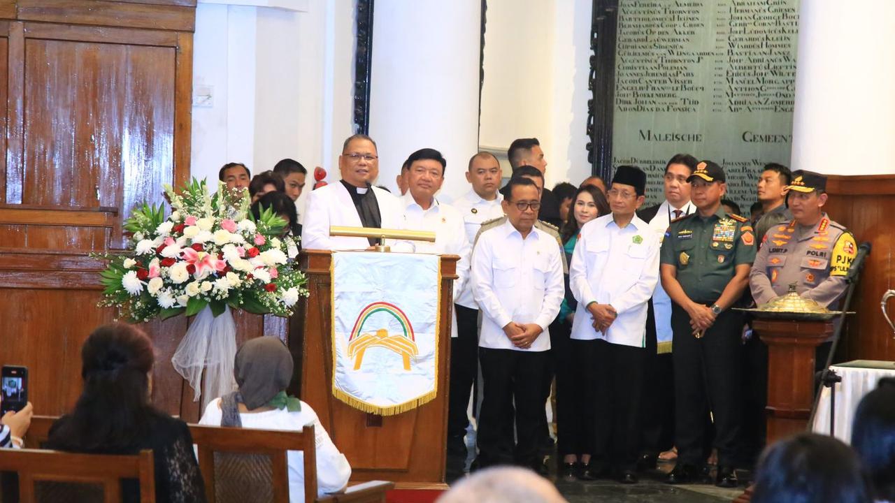kapolri dan panglima tni amankan misa natal