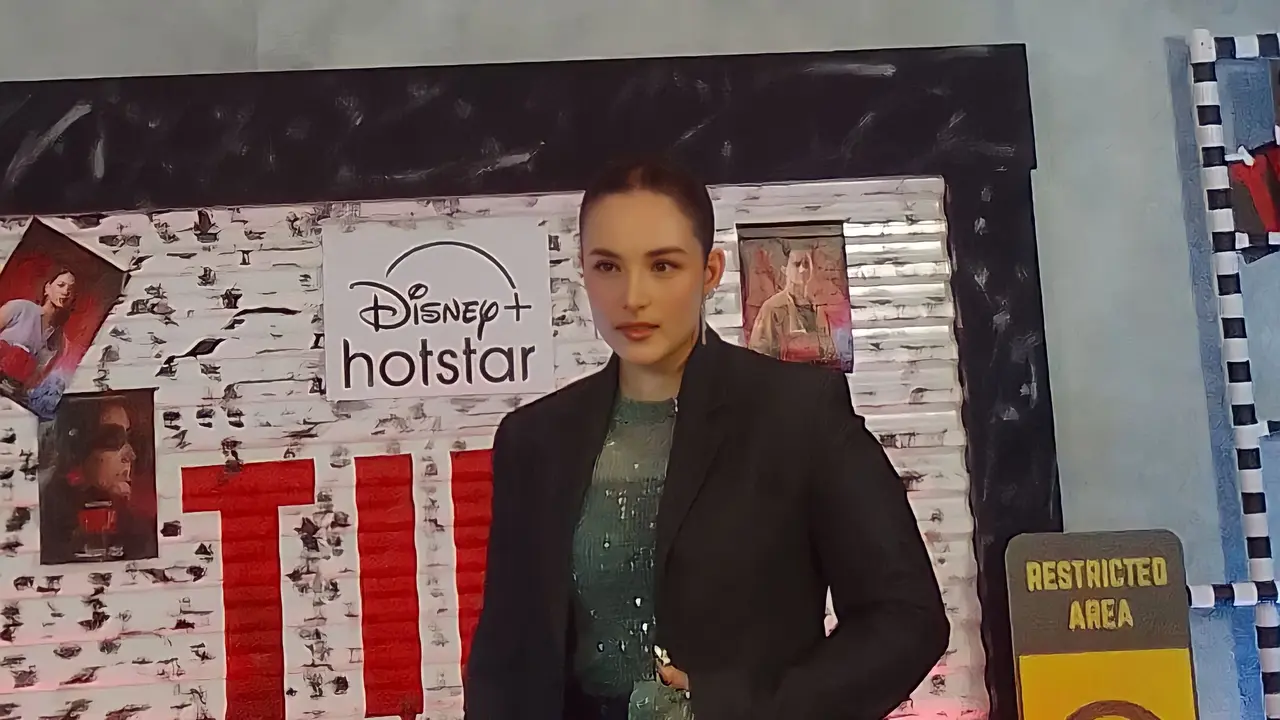 Chelsea Islan dalam serial Tira