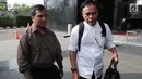 Sekdaprov Kepri Tengku Said Arif Fadillah bersiap meninggalkan gedung KPK usai menjalani pemeriksaan, Jakarta, Senin (21/5). (Merdeka.com/Dwi Narwoko)