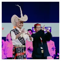 Pasangan Capres-Cawapres; Ganjar Pranowo dan Mahfud MD tampil berbeda di acara Debat kedua dan ketiga. Gaya pasangan ini menarik untuk disimak lebih lanjut. [Foto: Instagram/ganjar_pranowo]