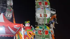 Puluhan Pengunjung Pasar Malam Terjebak Dua Jam di Bianglala