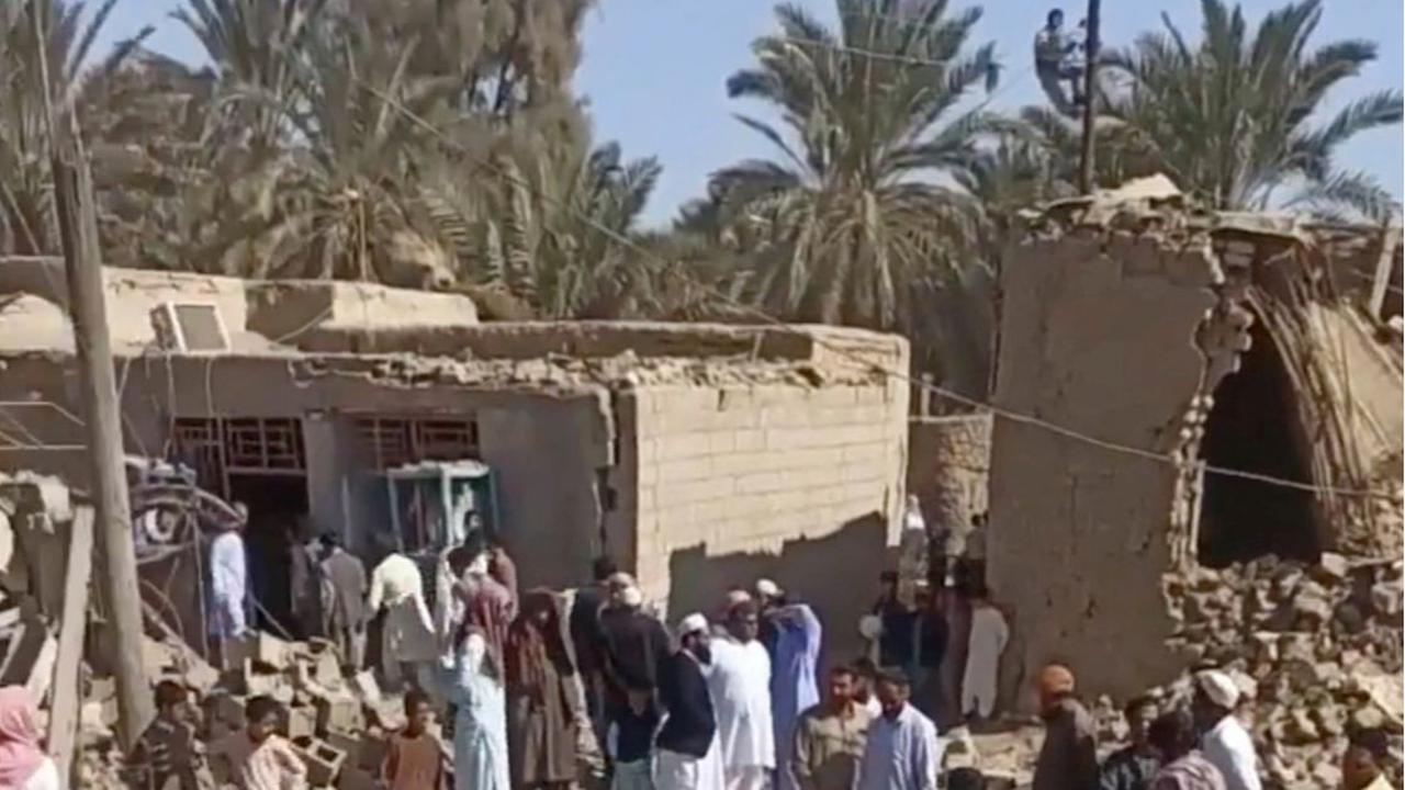Serangan balasan dari militer Pakistan telah merusak sejumlah bangunan di sebuah desa dekat Saravan, Provinsi Sistan dan Baluchestan, Iran (18/1/2024).