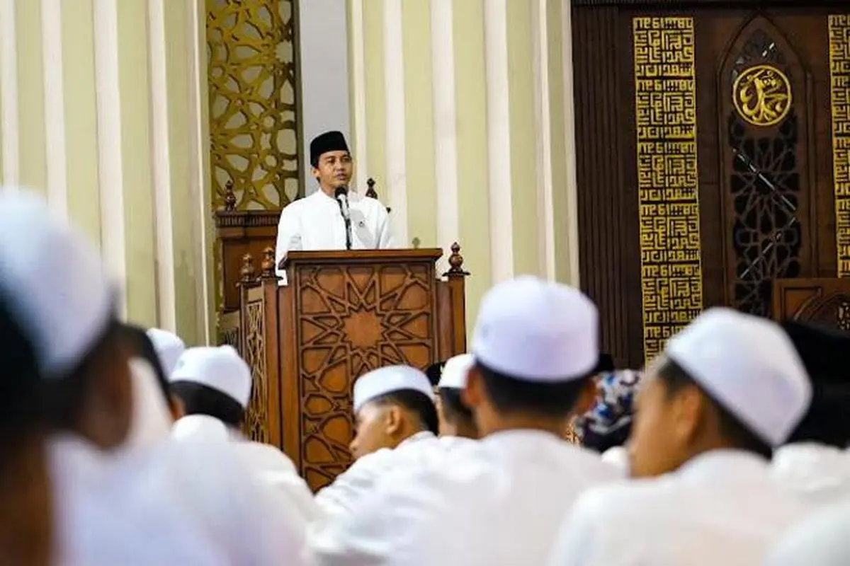Sekretaris Jenderal PSI yang juga Menteri Kehutanan, Raja Juli Antoni, di Pesantresn Hidayatullah (Istimewa)