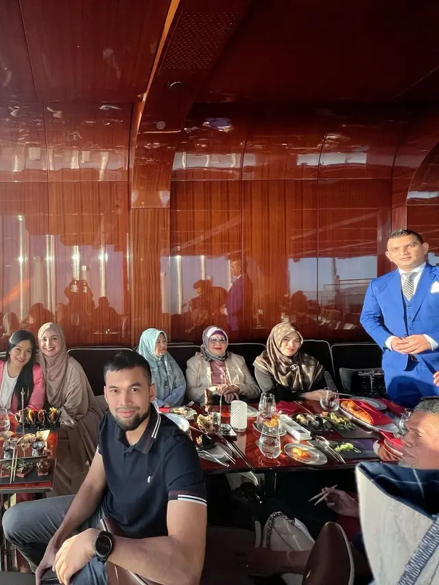 Titi Kamal, Laudya Cynthia Bella dan Shireen Sungkar bertemu saat liburan di Dubai (Foto: Instagram @titi_kamall)