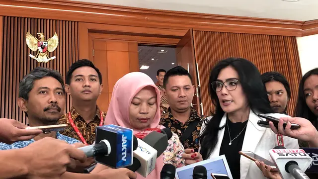 Baiq Nuril Maknun di DPR