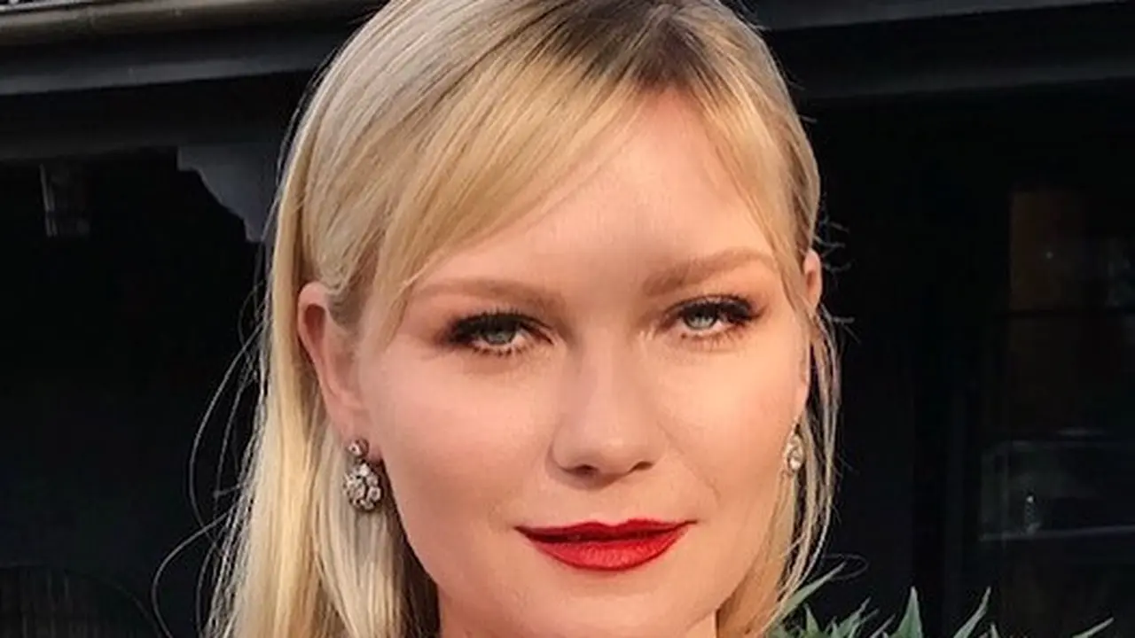 Kirsten Dunst/Instagram @marywilesmakeup