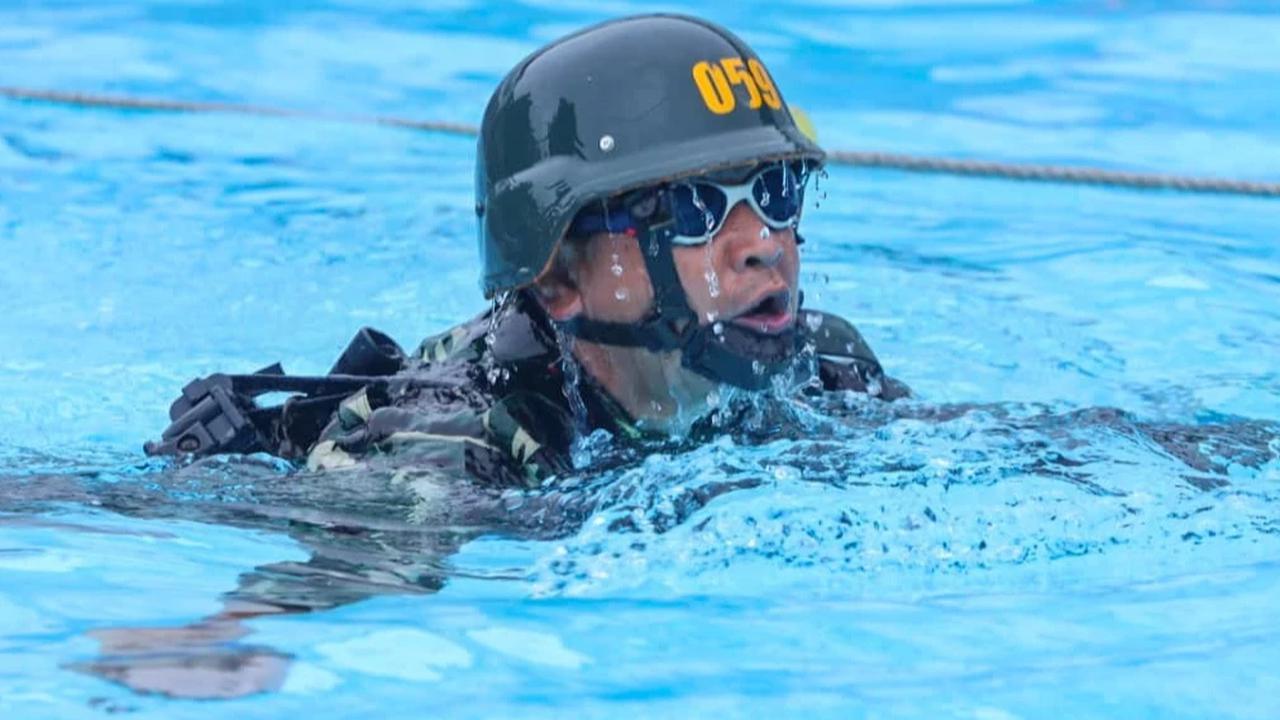 Perwira Tinggi dan Komandan Batalyon TNI Angkatan Darat mengikuti uji kemampuan jasmani di Markas Kopassus Cijantung Jakarta Timur