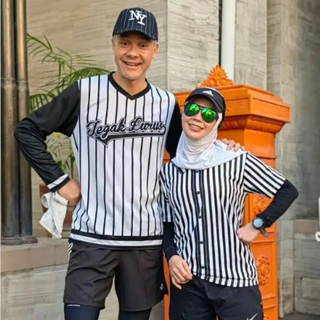 Istri Ganjar Pranowo, Siti Atikoh Supriyanti yang sering tampil sporty dan stylish