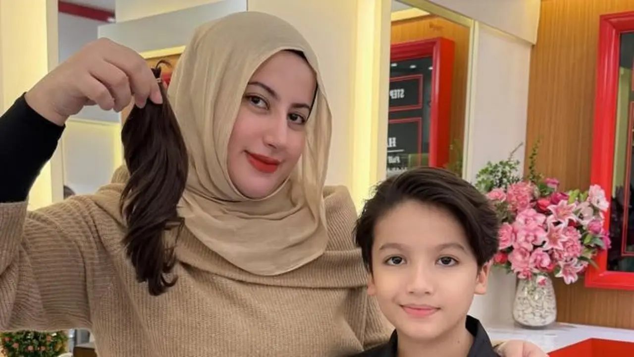 Tasyi Athasyia Bagikan Momen Sang Anak saat Potong Rambut Gondrong. (instagram/tasyiiathasyia)