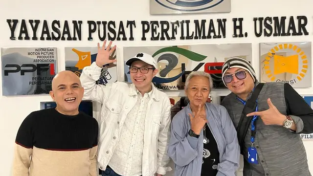 Coach Rheo bersama sejumlah artis dan publik figur (ist)