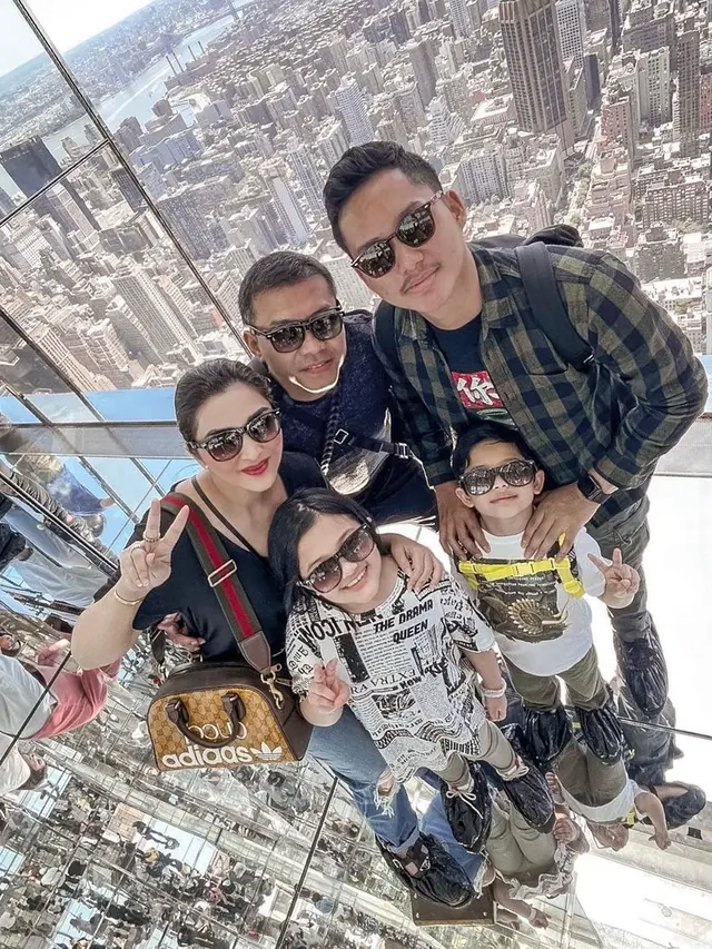 Ashanty liburan di Amerika Serikat bersama keluarga (Instagram/ashanty_ash)