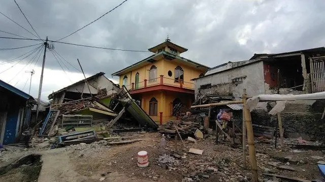 Masjid Indonesia Tetap Berdiri Usai Bencana