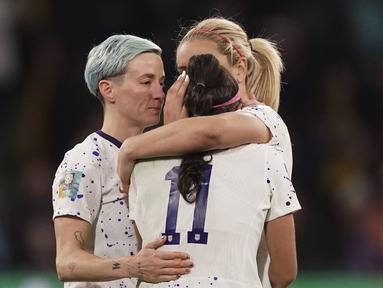 Reaksi kecewa pemain Amerika Serikat, Megan Rapinoe (kiri), Sophia Smith (tengah), dan Lindsey Horan setelah kalah dari Swedia pada babak penalti saat laga 16 besar Piala Dunia Wanita 2023 di Melbourne Rectangular Stadium, Melbourne, Australia, 6 Agustus 2023. (AP Photo/Scott Barbour)