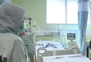 Balita yang menjadi korban kekerasan ibu tiri.dirawat di RSUD Koja  (Foto: Istimewa).