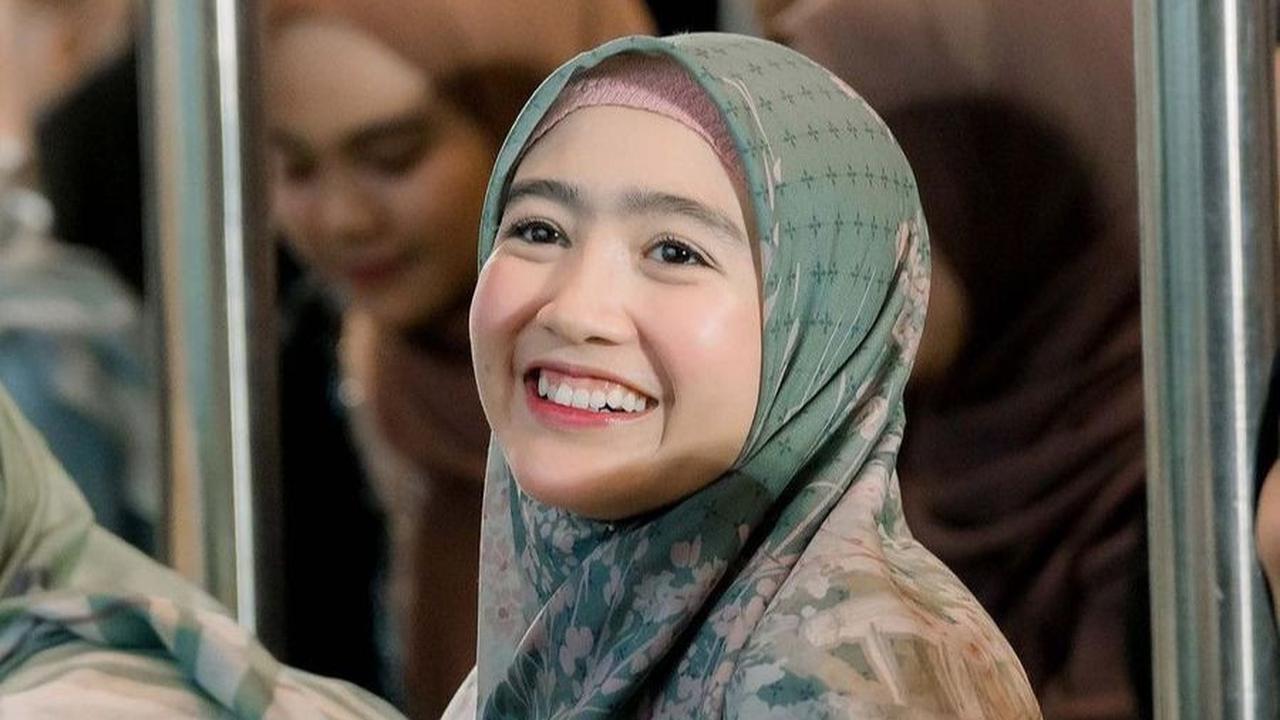 Penampilan Febby Rastanty langsung mencuri perhatian netizen. Tak sedikit yang terkesima melihat penampilan Febby Rastanty.<br>