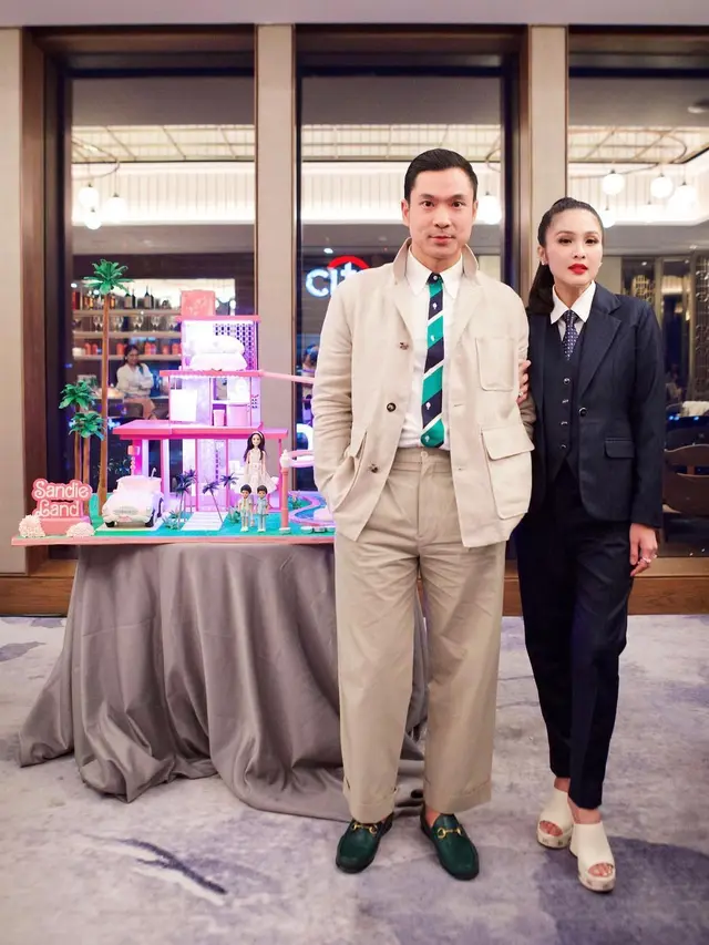 Disebut Disney Couple, Ini 10 Gaya Bucin Sandra Dewi dan Harvey Moeis Saat Liburan hingga Kondangan