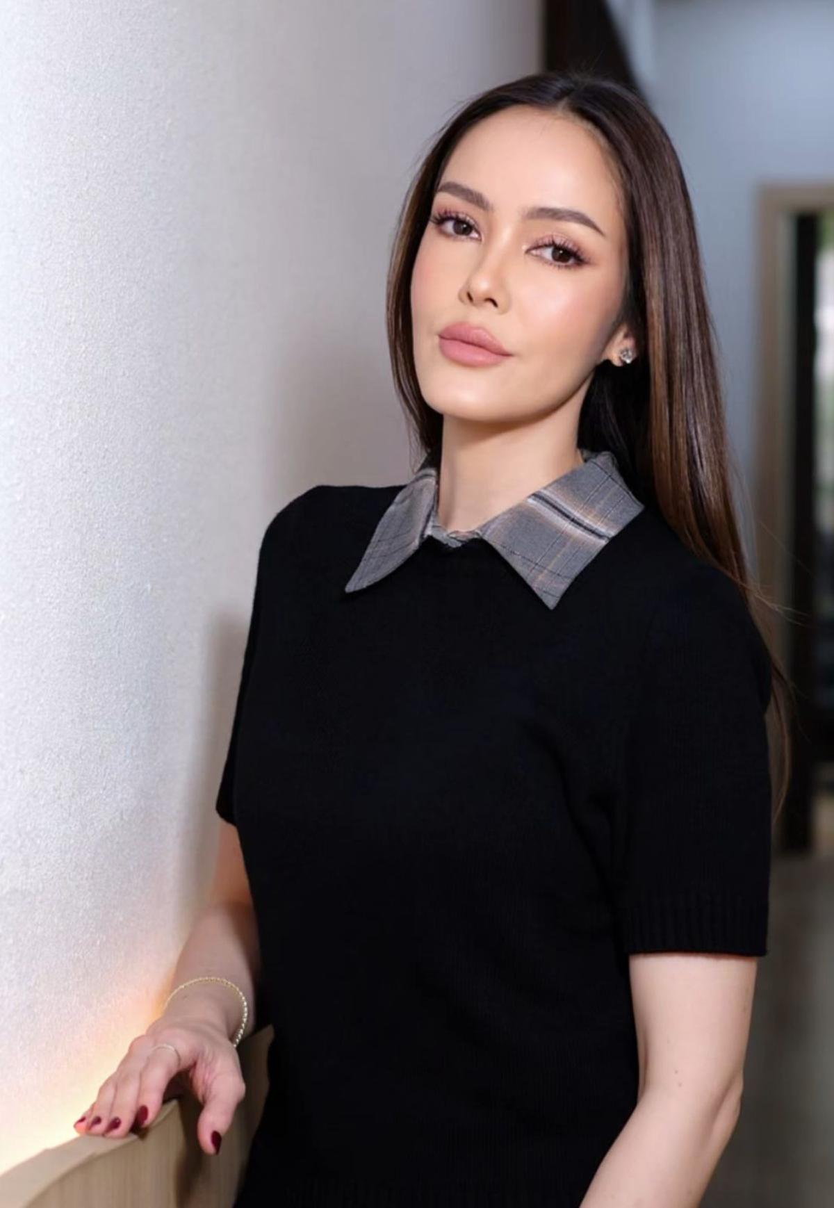 Cathy Sharon Tampil Simpel dan Elegan, Dipuji Awet Muda di Usia 40-an
