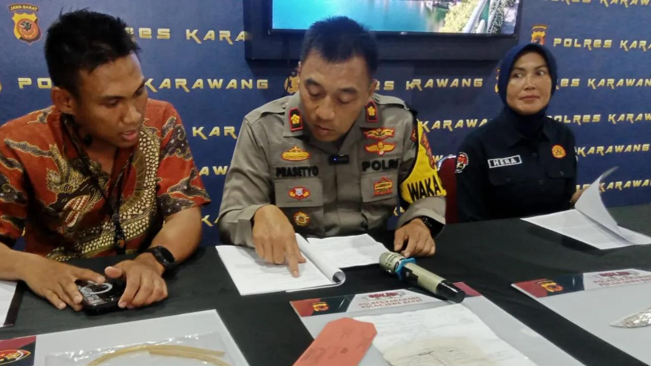 Satreskrim Polres Karawang meringkus pelaku pembunuhan terhadap korban Fredy Abdul Halim (42) dengan motif penggandaan uang. Kedua pelaku merupakan ayah dan anak yaitu S alias Eno alias Abah (58) dan K alias Asep (28).<br>