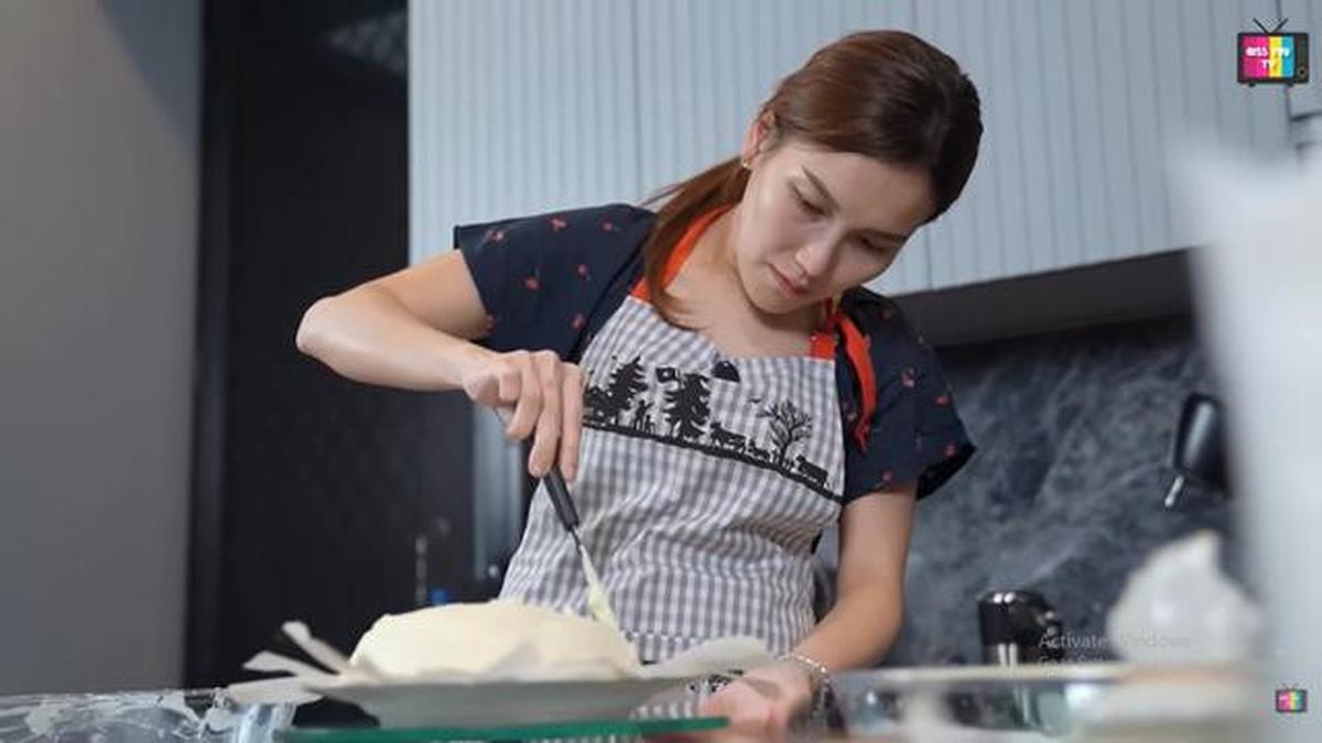 6 Potret Dapur Ayu Ting Ting di Rumah Jaksel, Desain Elegan dan Modern