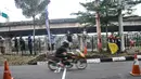 Pebalap memacu sepeda motor saat mengikuti Street Race Polda Metro Jaya di Kawasan Ancol, Jakarta Utara, Minggu (16/1/2022). Sebanyak 350 pebalap turut meramaikan balap jalanan bersama komunitas Street Race di Ancol. (merdeka.com/Iqbal S. Nugroho)