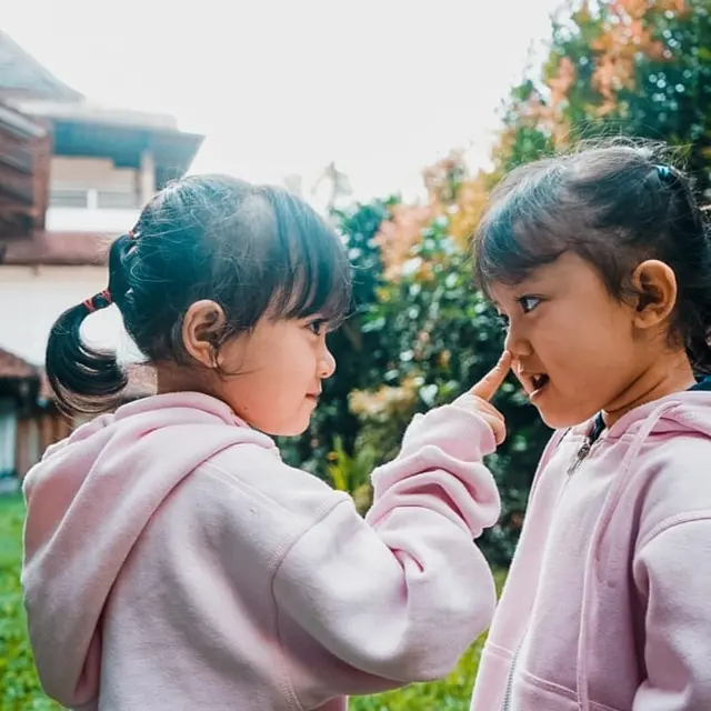 6 Potret Maira dan Naura, Si Kembar Viral di TikTok Kini Main Sinetron