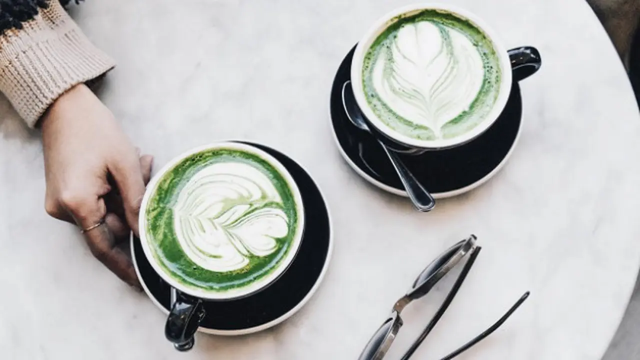 Ini Perbedaan Mengonsumsi Teh dan Kopi untuk Diet Anda