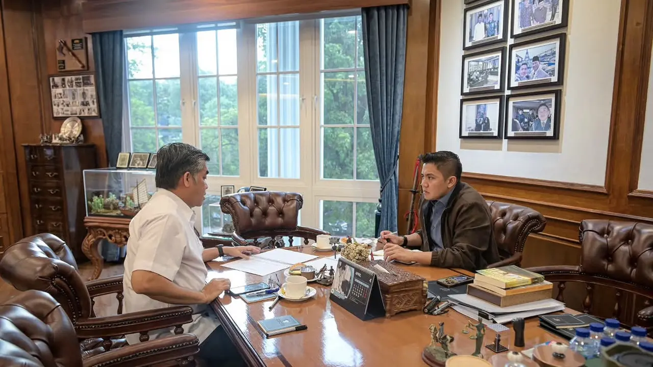 Sekretaris Kabinet (Seskab) Teddy Indra Wijaya menerima Menteri Ketenagakerjaan (Menaker) Yassierli di Kantor Sekretariat Kabinet, Sabtu 25 April 2026.