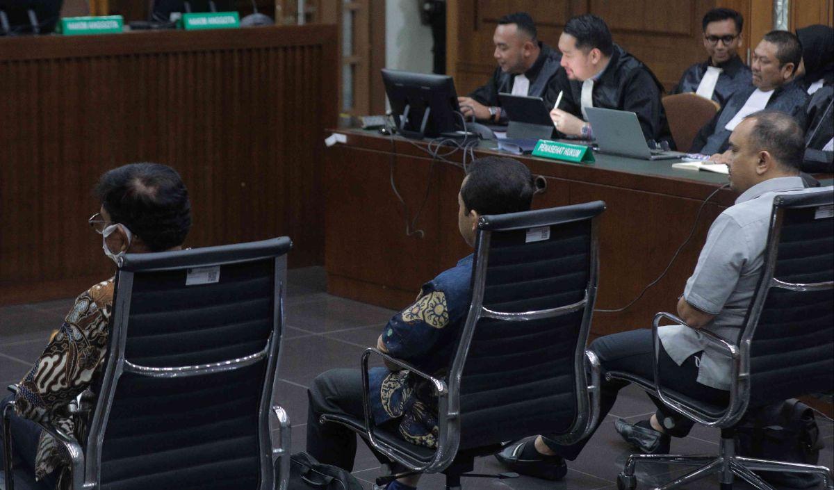 Menurut Galumbang Menak, pada saat kesaksian terdakwa Irwan Hermawan sudah dijabarkan secara jelas, diawali Edward Hutahean, kemudian Windu memperkenalkan sosok Dito di kesaksiannya Irwan Hermawan.<br>