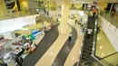 Suasana di dalam gedung terminal terpadu Pulo Gebang, Jakarta, Selasa (27/12). Terminal ini disebut-sebut sebagai yang terbesar se-Asia Tenggara, dan akan dijadikan basis utama bus-bus Antar Kota Antar Provinsi (AKAP). (Liputan6.com/Angga Yuniar)