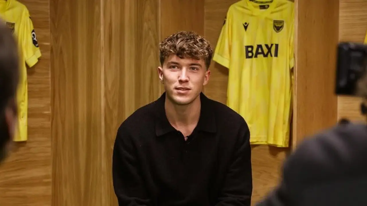 Ole Romeny resmi bergabung dengan Oxford United. (c) Instagram @oleromeny