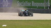 Pembalap Mercedes, Valtteri Bottas, merebut pole pada kualifikasi F1 GP Austria, Sabtu (4/7/2020). (Twitter/F1)