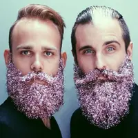 Jelang Natal, gaya ini jadi populer di kalangan cowok ganteng pengguna Instagram.