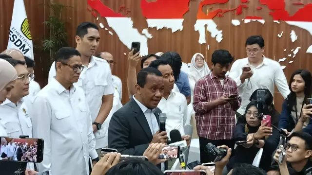 Menteri Energi dan Sumber Daya Mineral (ESDM) Bahlil Lahadalia di Kantor Kementerian ESDM, Jakarta, Senin (20/4/2026). (Liputan6.com/Maul)