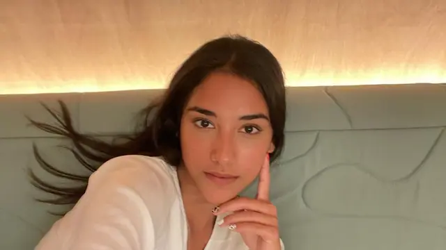 Potret Sabrina Alatas dengan Rambut Terurai (Instagram/@sab_sash)