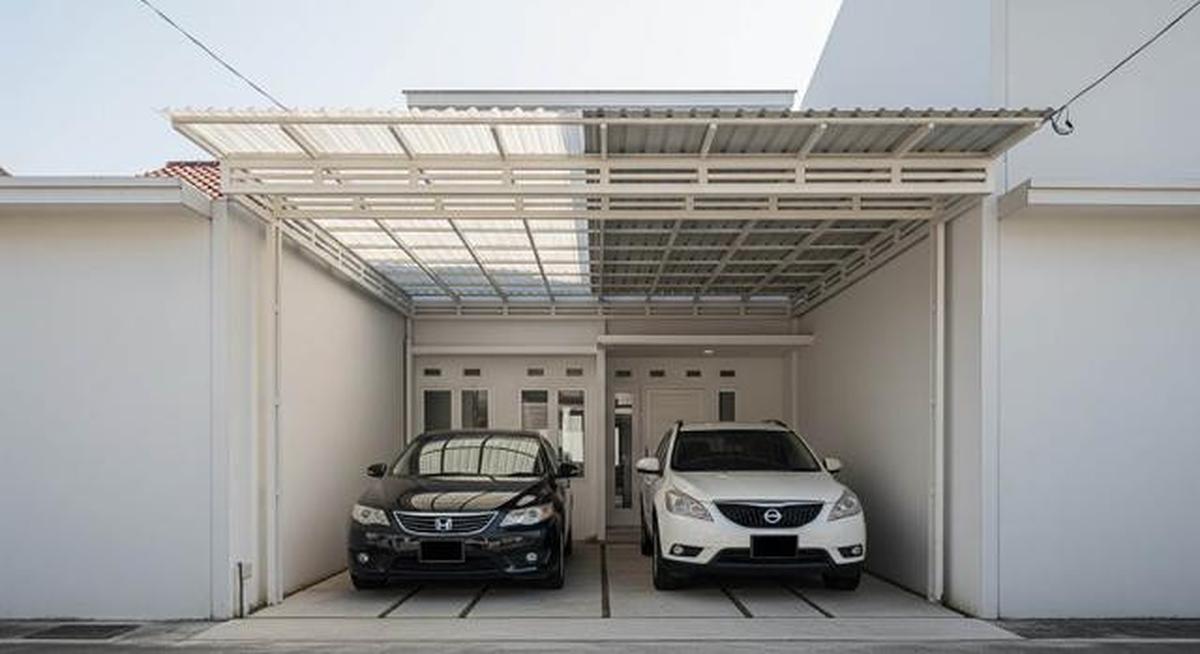 10 Inspirasi Desain Rumah Minimalis Carport 2 Mobil, Solusi Cerdas Lahan Terbatas